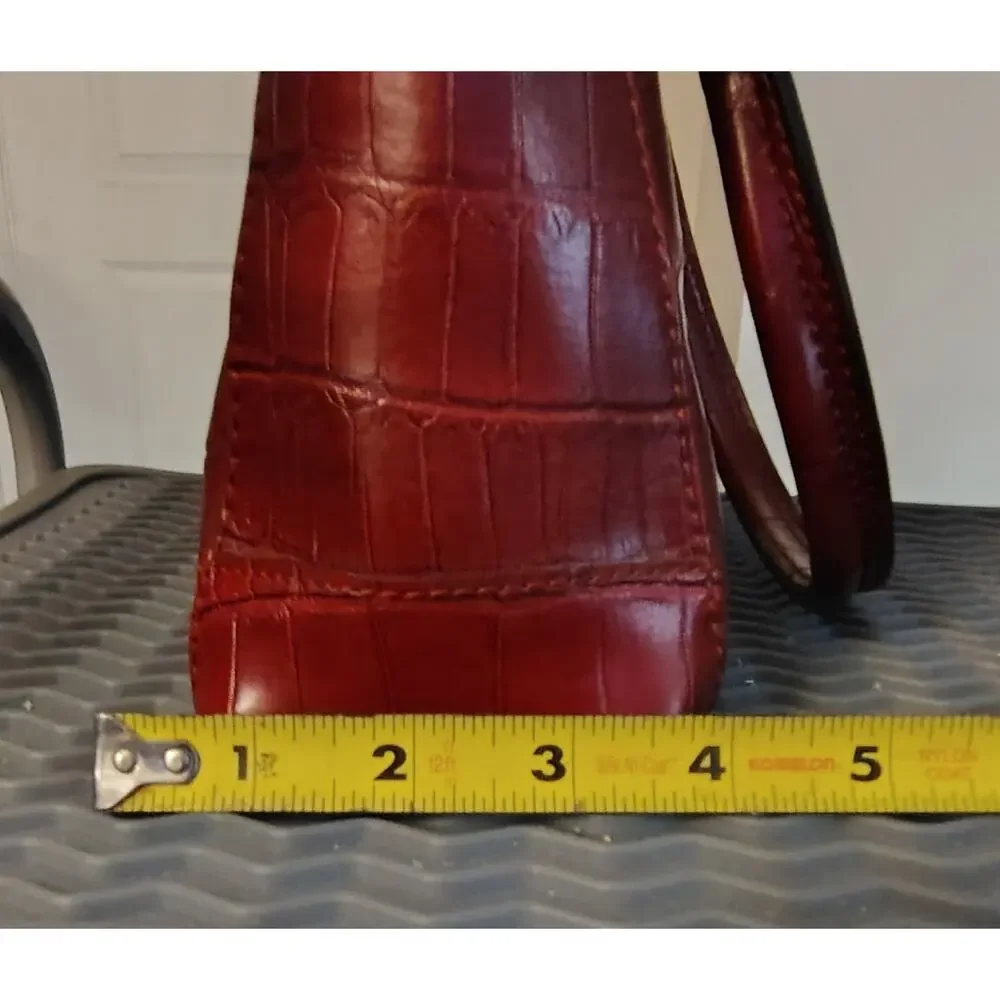 #PH23 -LIZ CLAIBORNE CROC EMBOSSED HANDBAG - DEEP RED